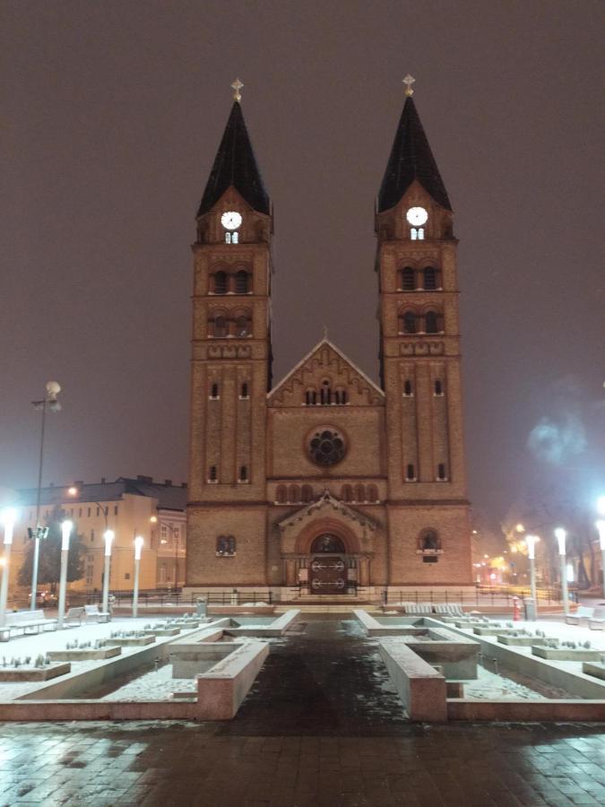 Otthon-Laksz Apartman Nyiregyhaza Bagian luar foto